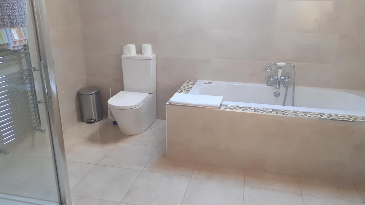 Single Or Twin Room In Lovely Country Residence Nobber 외부 사진